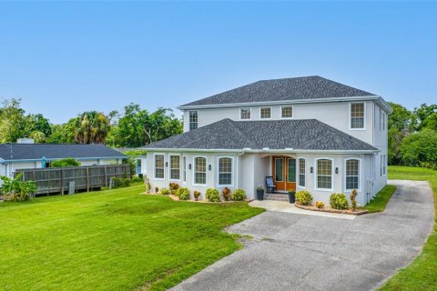 House in Tampa, Florida 6 bedrooms, 410.81 sq.m. № 2226250 - photo 6
