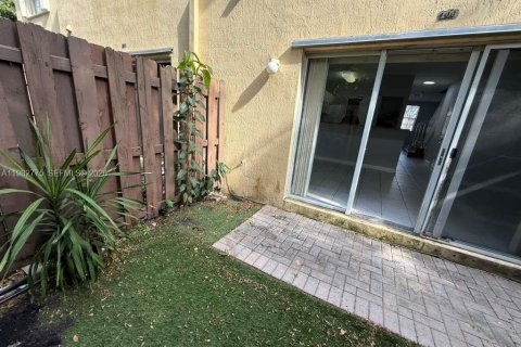 Villa ou maison à louer à Homestead, Floride: 3 chambres, 108.6 m2 № 2048024 - photo 15