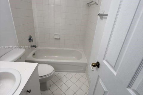 Villa ou maison à louer à Homestead, Floride: 3 chambres, 108.6 m2 № 2048024 - photo 11