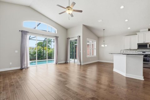 House in Clearwater, Florida 4 bedrooms, 184.6 sq.m. № 2114992 - photo 9