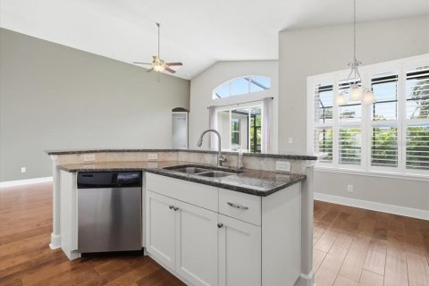 House in Clearwater, Florida 4 bedrooms, 184.6 sq.m. № 2114992 - photo 18