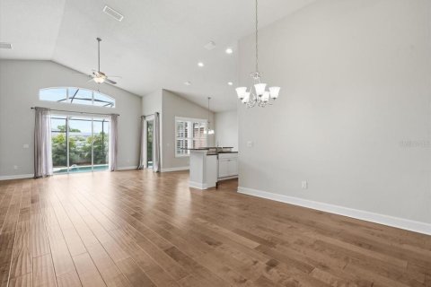 House in Clearwater, Florida 4 bedrooms, 184.6 sq.m. № 2114992 - photo 7