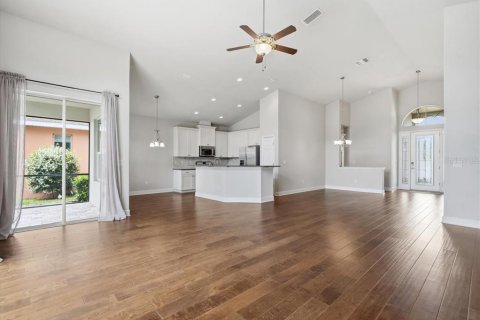 House in Clearwater, Florida 4 bedrooms, 184.6 sq.m. № 2114992 - photo 11