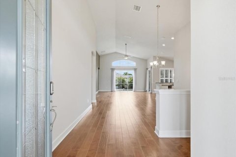 House in Clearwater, Florida 4 bedrooms, 184.6 sq.m. № 2114992 - photo 3