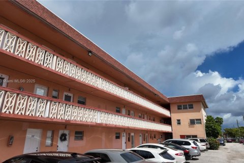 Condominio en alquiler en Miami, Florida, 1 dormitorio, 78.97 m2 № 2017050 - foto 18