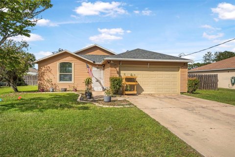 House in Palm Coast, Florida 3 bedrooms, 118.45 sq.m. № 1723309 - photo 1