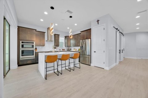 House in Orlando, Florida 4 bedrooms, 230.49 sq.m. № 1733553 - photo 7