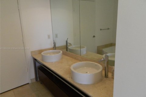 Condo in Sunny Isles Beach, Florida, 1 bedroom  № 2015990 - photo 5