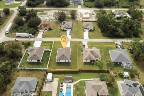 House in Lehigh Acres, Florida 4 bedrooms, 167.5 sq.m. № 1565735 - photo 25