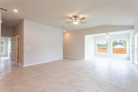 House in Lehigh Acres, Florida 4 bedrooms, 167.5 sq.m. № 1565735 - photo 7