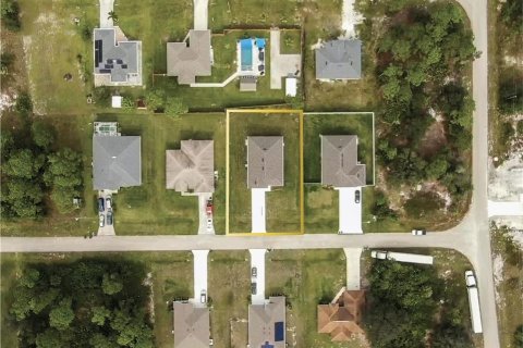 House in Lehigh Acres, Florida 4 bedrooms, 167.5 sq.m. № 1565735 - photo 27