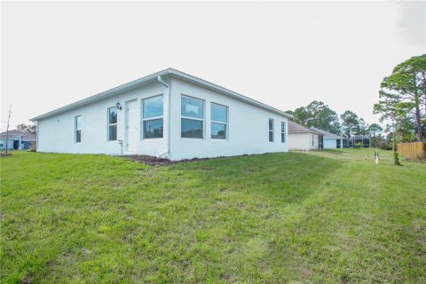 House in Lehigh Acres, Florida 4 bedrooms, 167.5 sq.m. № 1565735 - photo 28