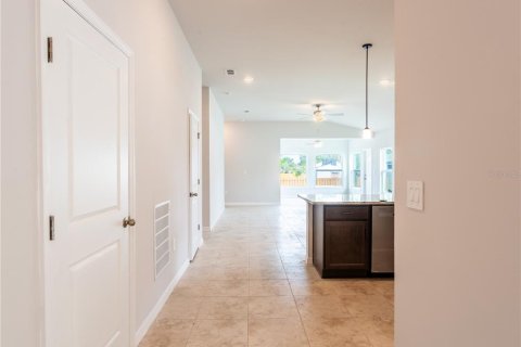 House in Lehigh Acres, Florida 4 bedrooms, 167.5 sq.m. № 1565735 - photo 3
