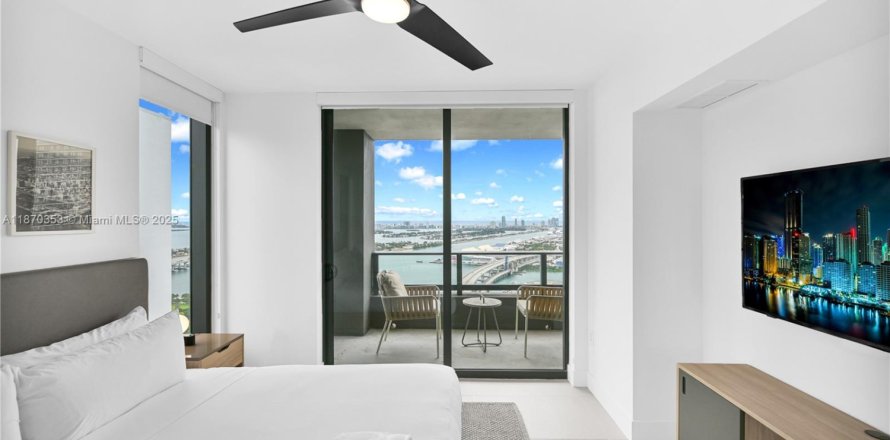 Condominio en Miami, Florida, 3 dormitorios № 1895598