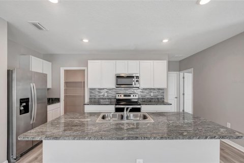 House in Wimauma, Florida 5 bedrooms, 234.3 sq.m. № 2121635 - photo 15