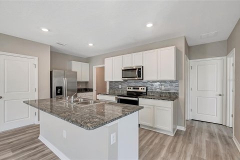 House in Wimauma, Florida 5 bedrooms, 234.3 sq.m. № 2121635 - photo 9