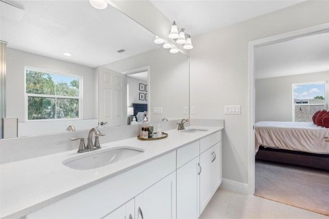 House in Fish Hawk, Florida 5 bedrooms, 319.77 sq.m. № 2427392 - photo 16
