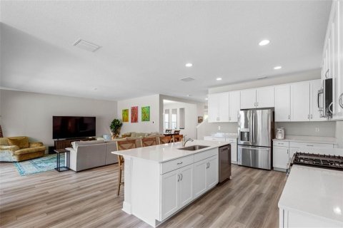 House in Fish Hawk, Florida 5 bedrooms, 319.77 sq.m. № 2427392 - photo 4