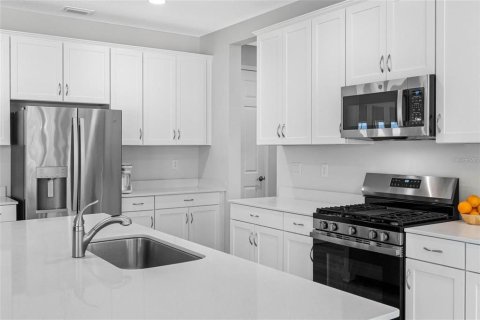 House in Fish Hawk, Florida 5 bedrooms, 319.77 sq.m. № 2427392 - photo 10