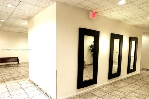 Condo in Miami, Florida, 2 bedrooms № 2076773 - photo 6