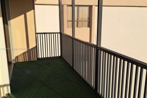Condo in Miami, Florida, 2 bedrooms № 2076773 - photo 15
