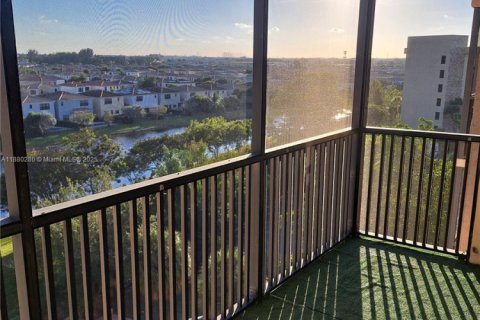 Condo in Miami, Florida, 2 bedrooms № 2076773 - photo 14