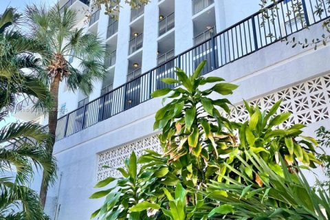 Condo in Miami Beach, Florida, 1 bedroom  № 1933106 - photo 2