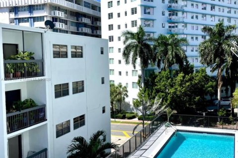 Condo in Miami Beach, Florida, 1 bedroom  № 1933106 - photo 7