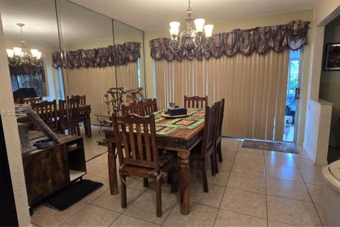House in Sunrise, Florida 4 bedrooms, 140.84 sq.m. № 1739733 - photo 4