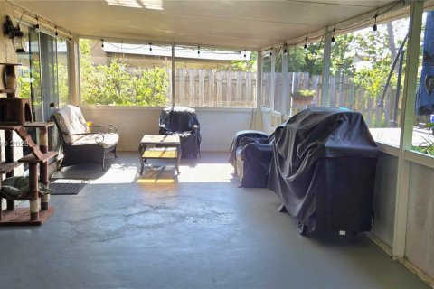 House in Sunrise, Florida 4 bedrooms, 140.84 sq.m. № 1739733 - photo 16