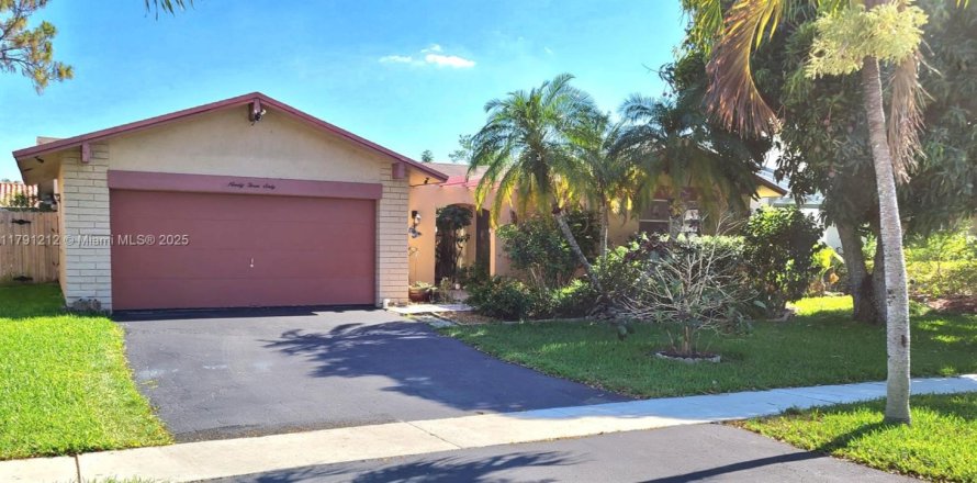 House in Sunrise, Florida 4 bedrooms, 140.84 sq.m. № 1739733