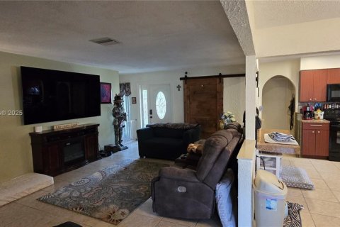 House in Sunrise, Florida 4 bedrooms, 140.84 sq.m. № 1739733 - photo 11