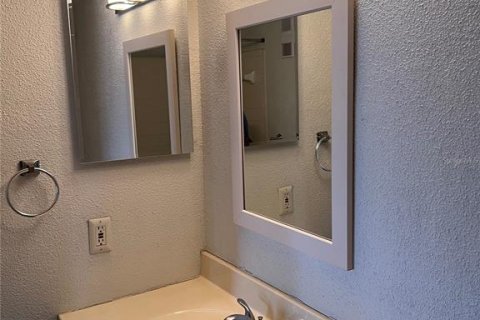 Condo in Casselberry, Florida, 1 bedroom № 2217512 - photo 11