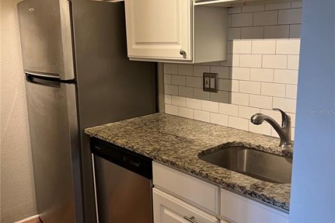Condo in Casselberry, Florida, 1 bedroom № 2217512 - photo 6