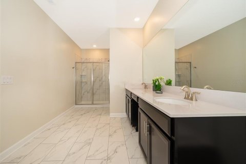 Casa en venta en Kissimmee, Florida, 5 dormitorios, 278.34 m2 № 1911825 - foto 22
