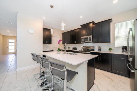 Casa en venta en Kissimmee, Florida, 5 dormitorios, 278.34 m2 № 1911825 - foto 4