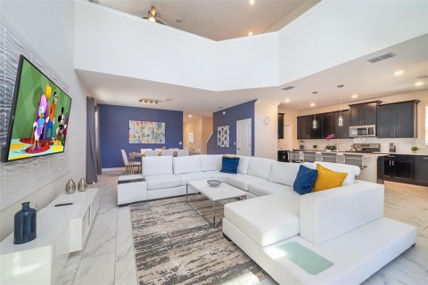 Casa en venta en Kissimmee, Florida, 5 dormitorios, 278.34 m2 № 1911825 - foto 2
