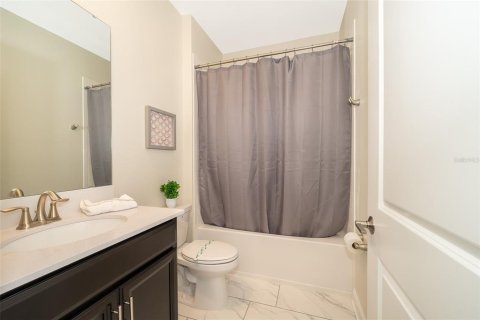 Casa en venta en Kissimmee, Florida, 5 dormitorios, 278.34 m2 № 1911825 - foto 23
