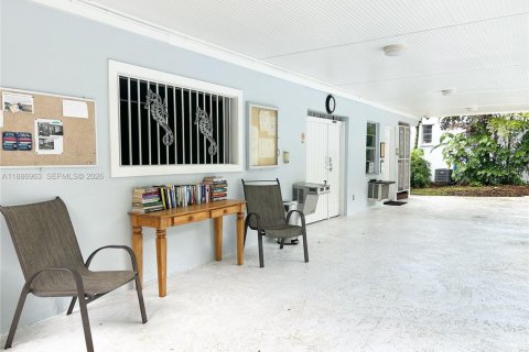Condo in Miami, Florida, 2 bedrooms  № 1938854 - photo 23
