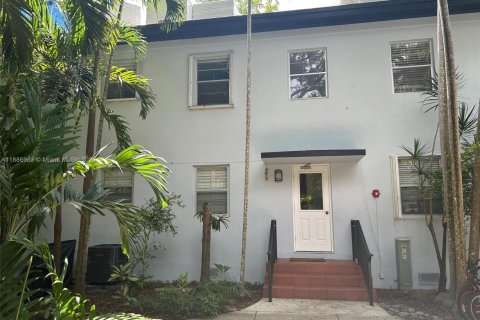 Copropriété à louer à Miami, Floride: 2 chambres, 74.32 m2 № 1938854 - photo 1