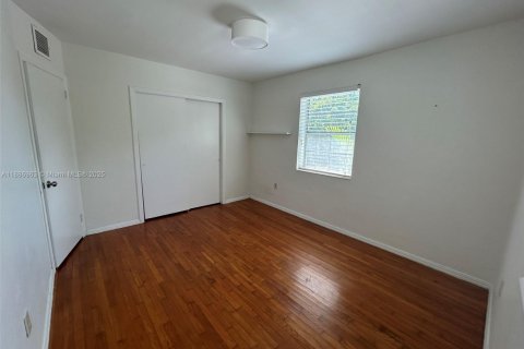 Copropriété à louer à Miami, Floride: 2 chambres, 74.32 m2 № 1938854 - photo 10