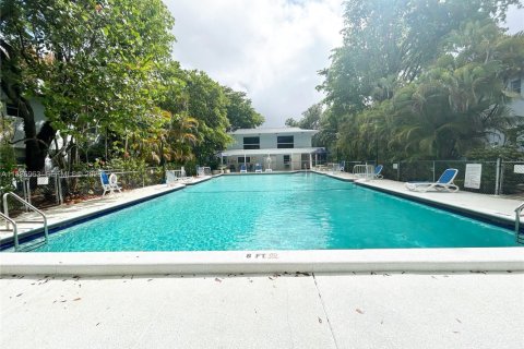 Condo in Miami, Florida, 2 bedrooms  № 1938854 - photo 18