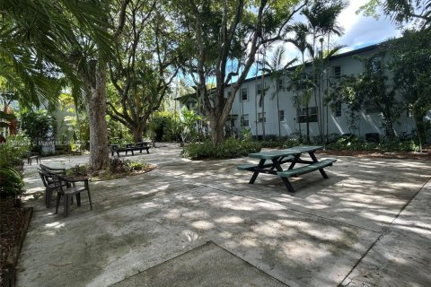 Copropriété à louer à Miami, Floride: 2 chambres, 74.32 m2 № 1938854 - photo 18