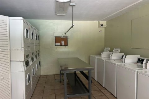 Copropriété à louer à Miami, Floride: 2 chambres, 74.32 m2 № 1938854 - photo 17