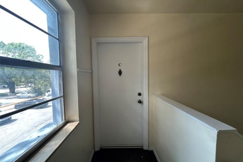 Copropriété à louer à Miami, Floride: 2 chambres, 74.32 m2 № 1938854 - photo 2