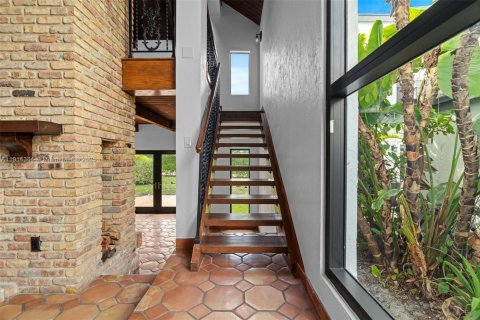 Casa en venta en Miami, Florida, 4 dormitorios, 383.69 m2 № 1969950 - foto 26