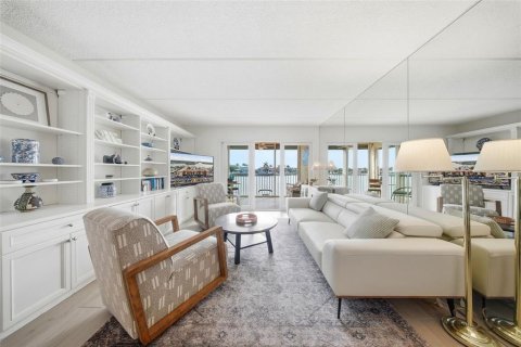Condo in Saint Pete Beach, Florida, 2 bedrooms  № 2094142 - photo 9