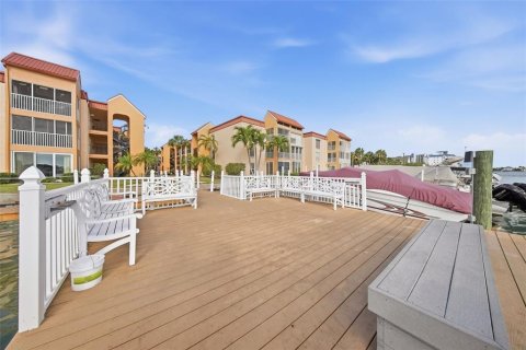 Condo in Saint Pete Beach, Florida, 2 bedrooms  № 2094142 - photo 29