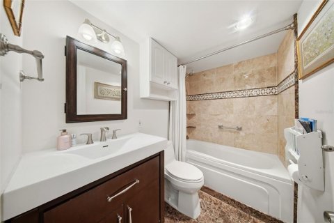 Condo in Saint Pete Beach, Florida, 2 bedrooms  № 2094142 - photo 14
