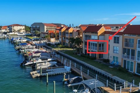 Condo in Saint Pete Beach, Florida, 2 bedrooms  № 2094142 - photo 24